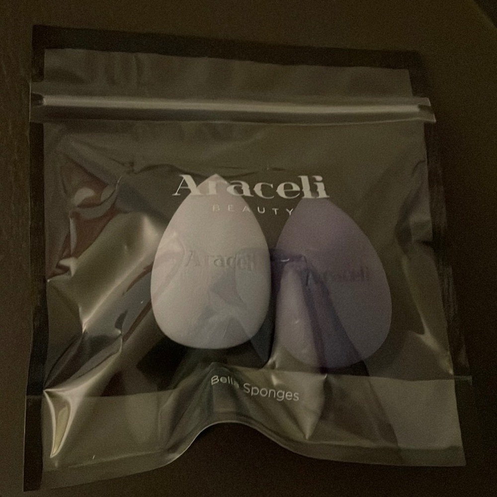 Araceli Beauty- Bella sponges